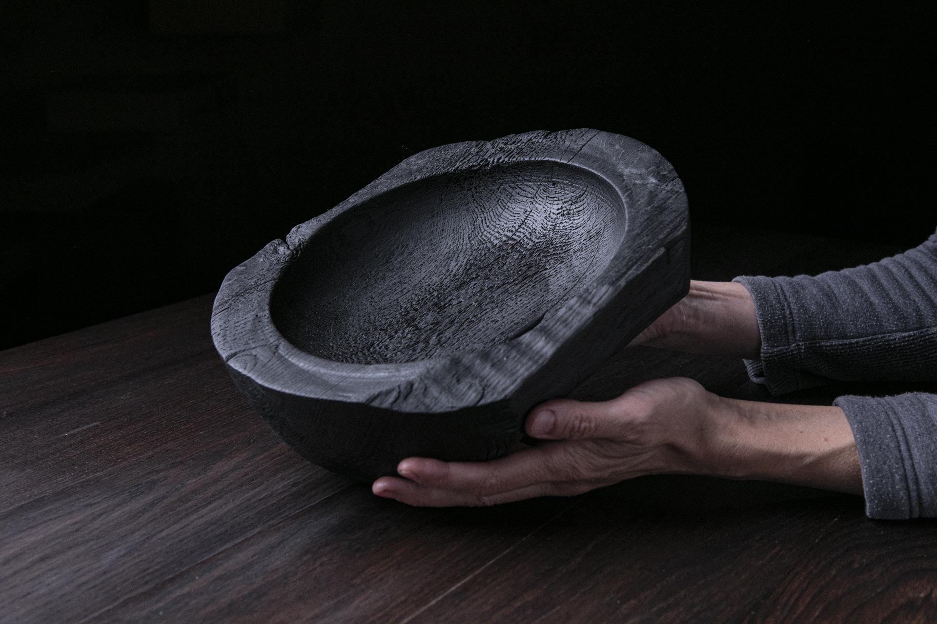 Raven Black Platter A10R56